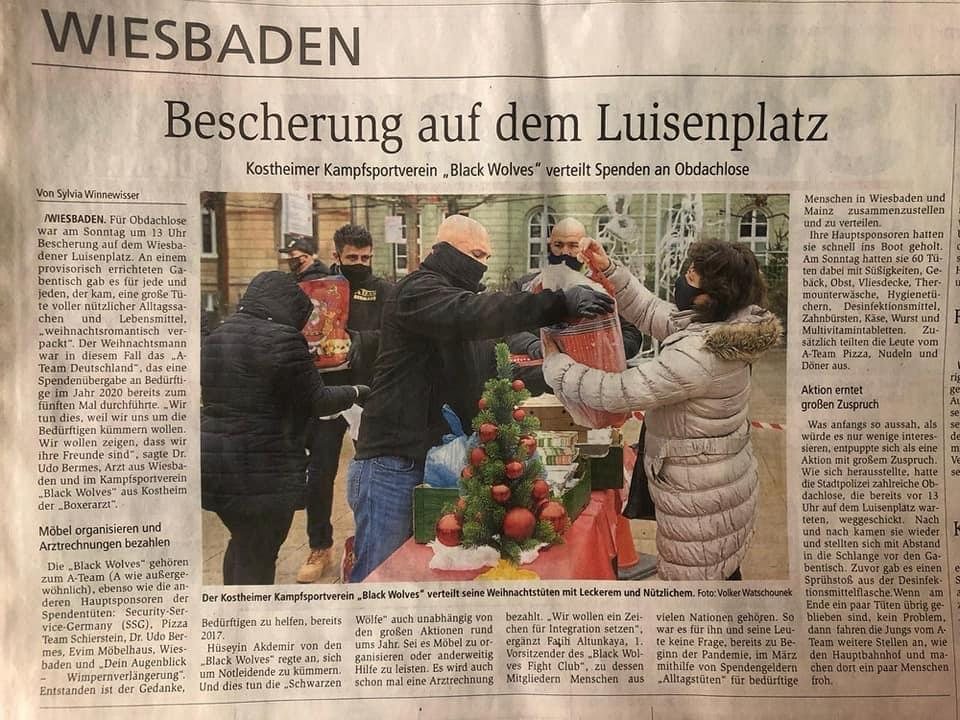 Zeitungsartikel: Bescherung auf dem Luisenplatz – Black Wolves verteilen Spenden an Obdachlose