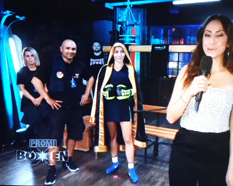 Fatih Altunkaya als Cornerman bei der TV-Show Promiboxen